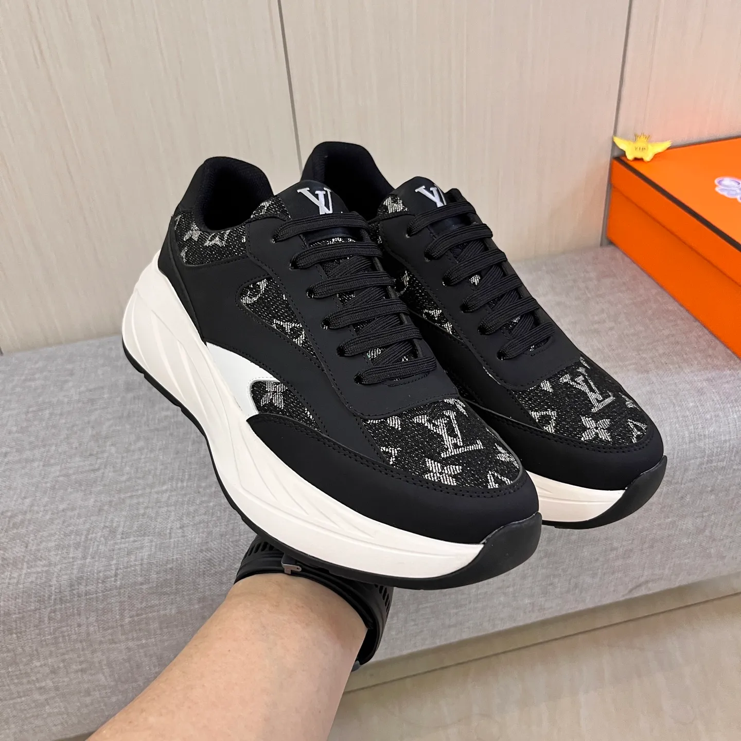 Men's shoes 💰 460 men's shoes 💰 [ LV ] 🔥 Louis Vuitton, high-end men's shoes brand official website 1:1 latest masterpiece: uppers are made of Italian imported first-layer cowhide with comfortable and breathable lining ➕ original non-slip and wear-resistant outsole 🔥, making walking more convenient and comfortable! An exclusive new model, a stunning work, a beautiful 1:1 replica [color] compared to the official quality! Create a fashionable personality to set off your uniqueness! A must-have for trendy men! Classic 🔥Size: 38-44 Color: 🔥 2⃣️colors available🔥.